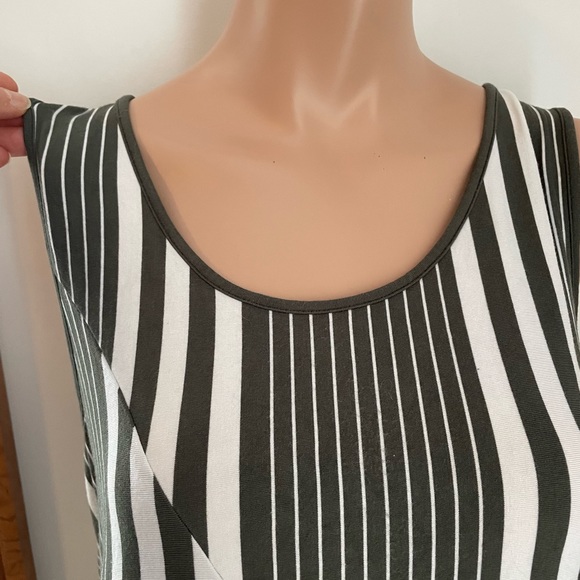 20-24” PTP 🌺 L XL White grey/olive striped summer tunic asymmetric - Picture 4 of 7